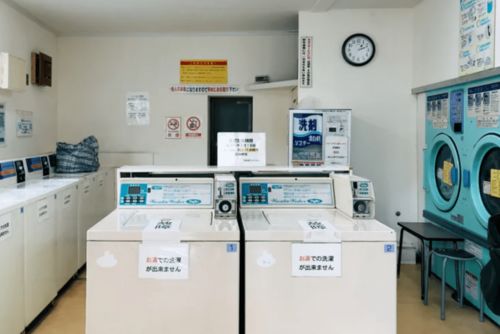 和便利店一样多 日本为什么有这么多投币式自助洗衣店